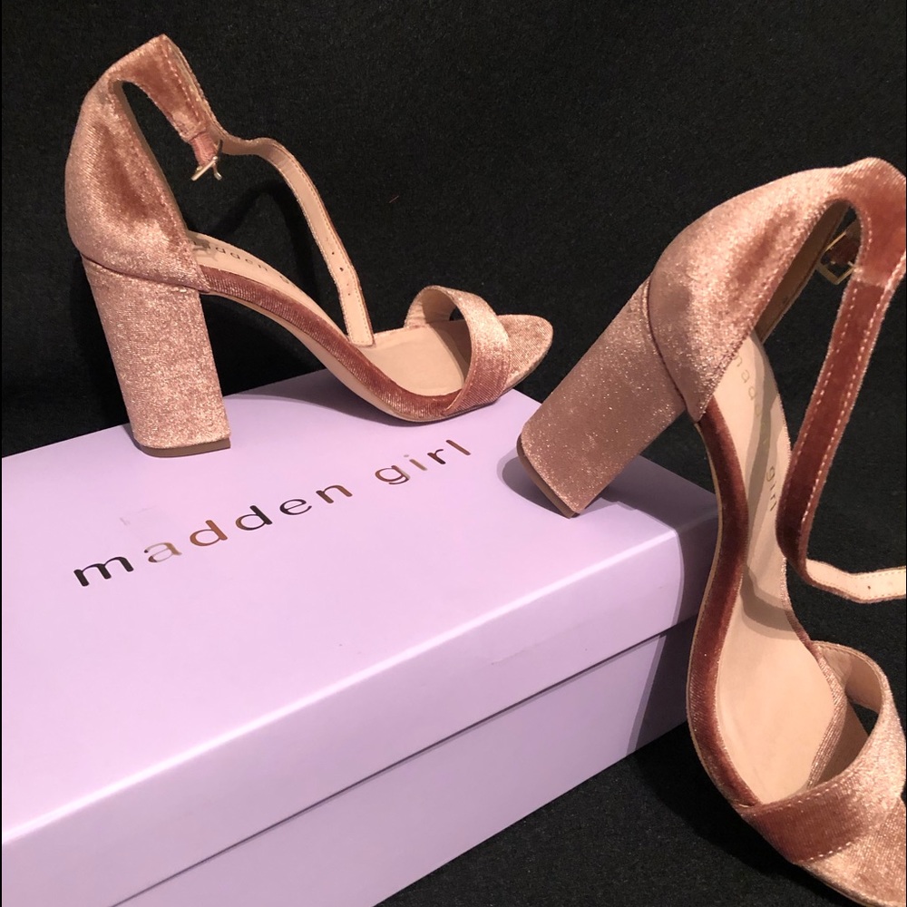 New - Steve Madden Blush Velvet Sandals